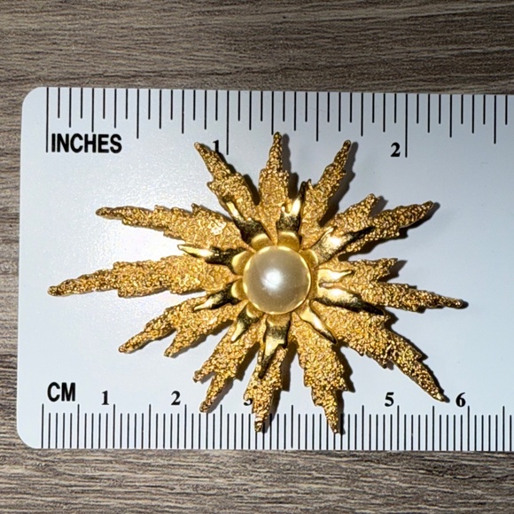 Alfred Philippe Crown Trifari Starburst Sunburst Brooch Goldtone Pin Vintage - Picture 10 of 10